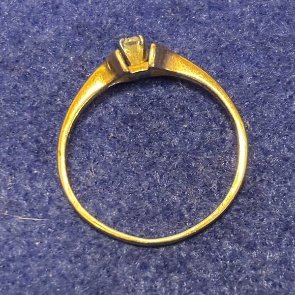 Vintage 14K Gold Ring Diamond Centre Stone - Picture 4 of 10